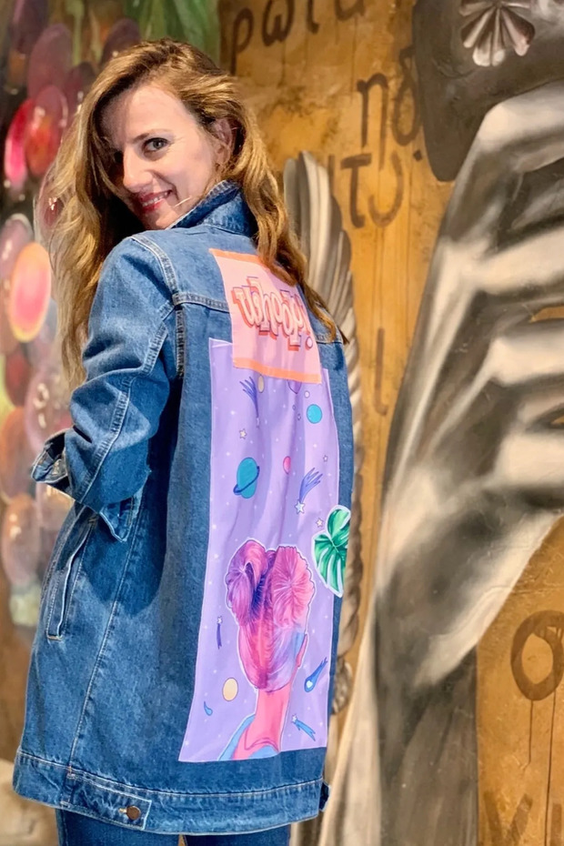 سترة جينز منقوشة بمقاس كبير، ومعطف من الدينيم بمقاس كبير، وسترة من الدينيم منقوشة في الخلف - 3