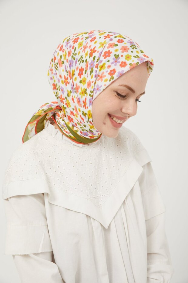 Çiçekli Eşarp - 2