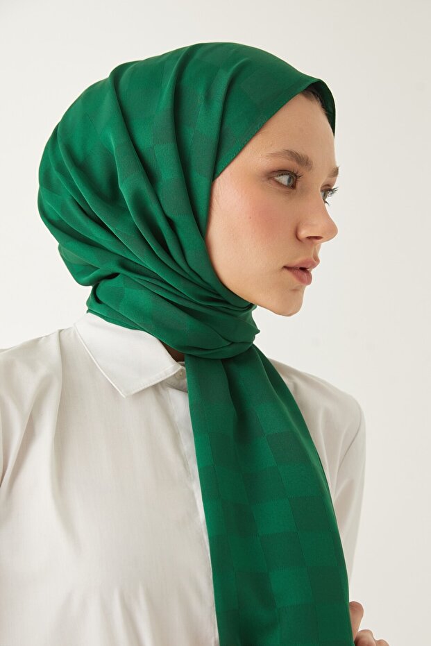 Checkerboard Pattern Shawl - 4