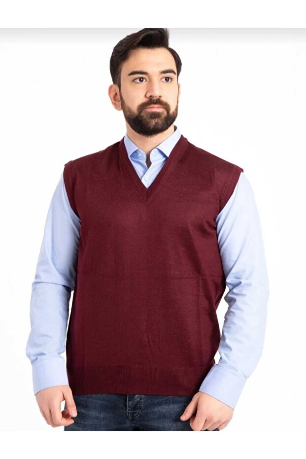 Men's checkered patterned v-neck fine knit sweater