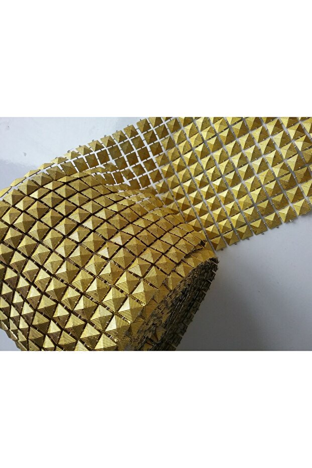 250 Pieces Metal Look Plastic Pyramid Staples 0,8 cm