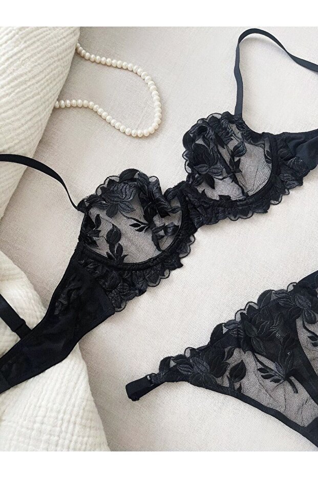 Classic Black Roses Bra Set