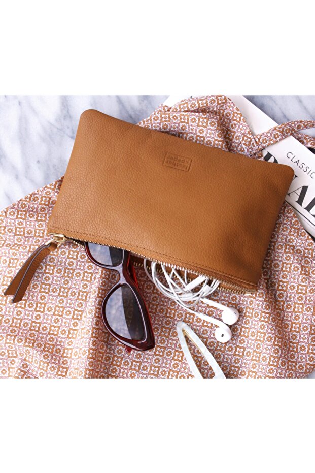 حقيبة مستطيلة من الجلد البني - 1