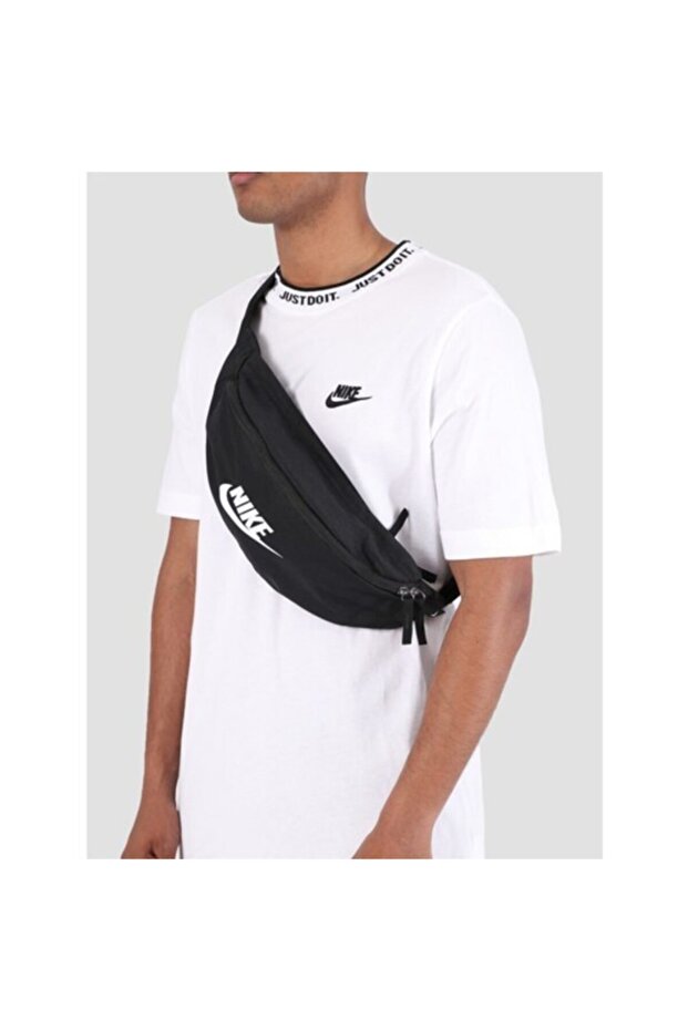 حقيبة الخصر للجنسين من Sportswear Heritage Hip Pack - أسود