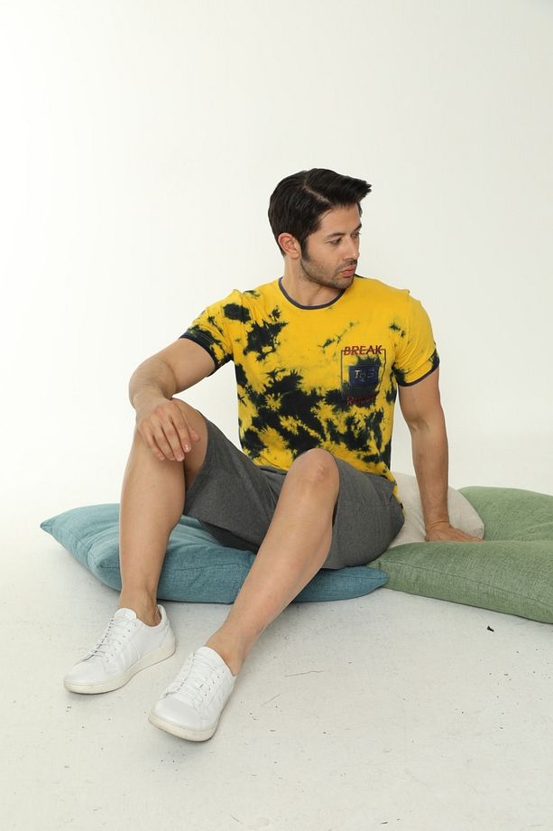 Erkek Sarı Batik Desenli Çok Renkli Şortlu Pijama Takımı - 1