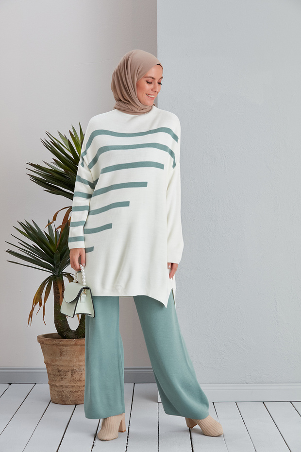 بدلة ناعمة مخططة رائعة