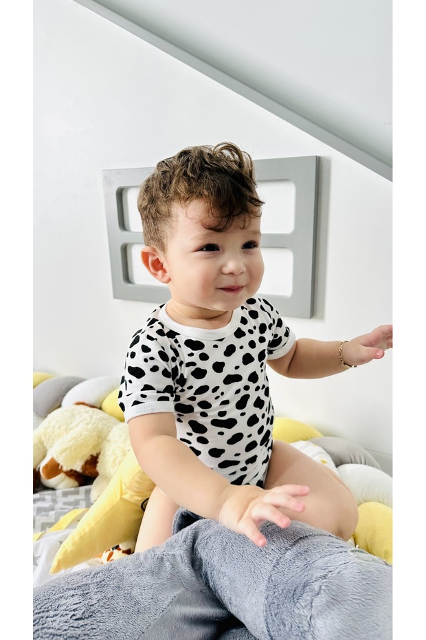 Girl-Boy Short Sleeve Dalmatian Snap-On Bodysuit 100% Cotton and Lycra Flexible Fabric