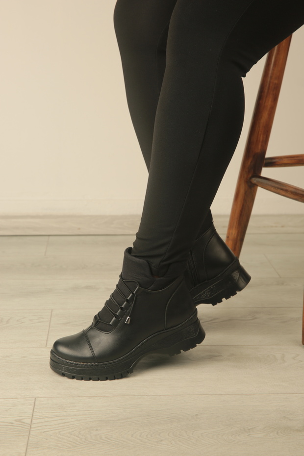 Zippered Black Women's Waterproof Non-Slip Lightweight Comfortable Winter Boots