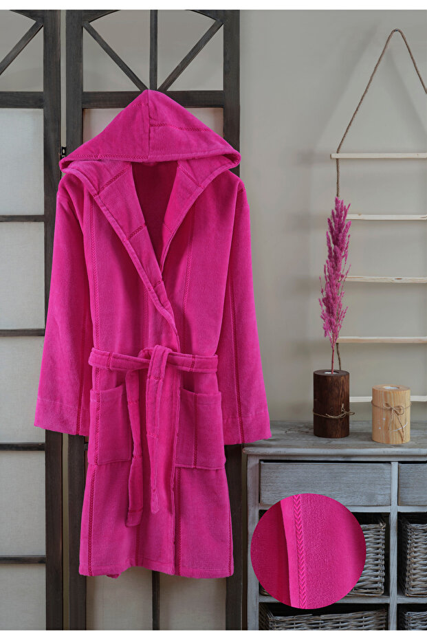 رداء حمام مزود بغطاء رأس باللون الفوشيا - 1