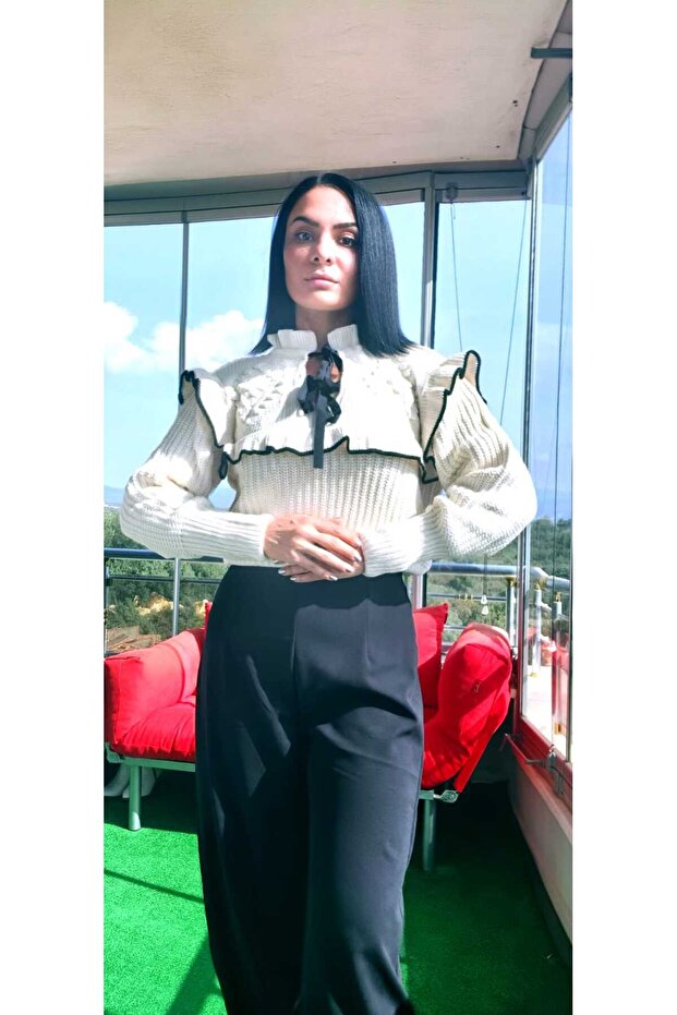 سترة بشريط أسود