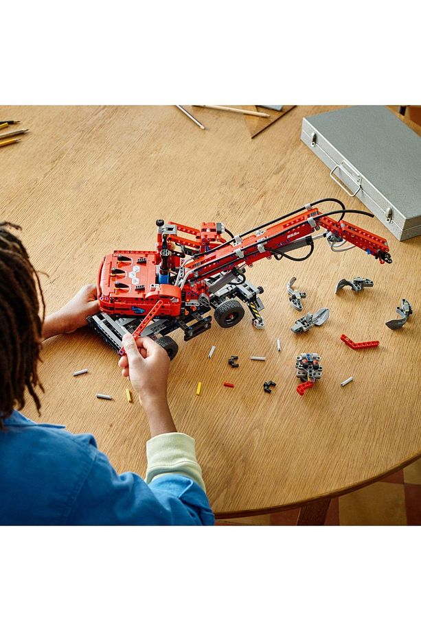 ® Technic Malzeme Elleçleyici 42144 - 10 Yaş ve Üzeri Çocuklar için Model Yapım Seti (835 Parça) - 10