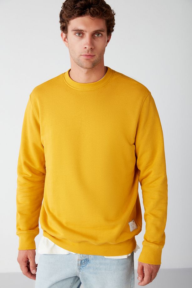 Travis Erkek Yumuşacık Kumaşlı Regular Fit Yuvarlak Yakalı Safran Sarı Sweatshirt - 3