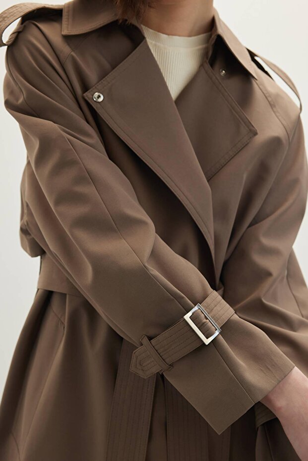 Opaskový přehozený trenčkot norkový - 7