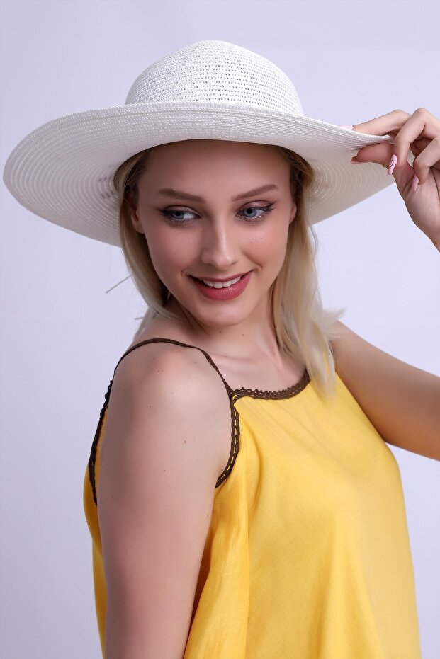 قبعة الشاطئ من القش الأبيض - 1