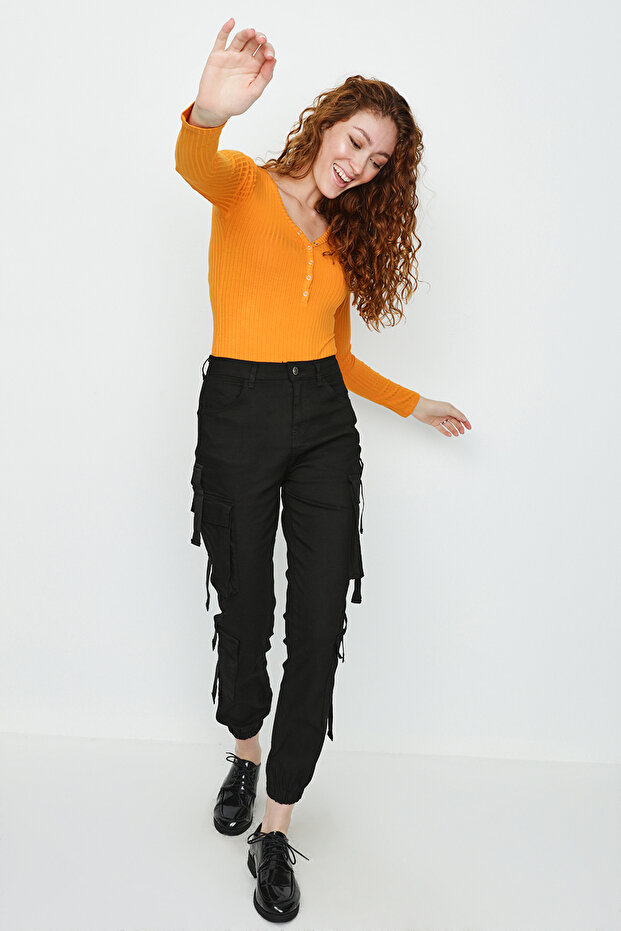 Women's Black Pocket Detailed Cargo Pants