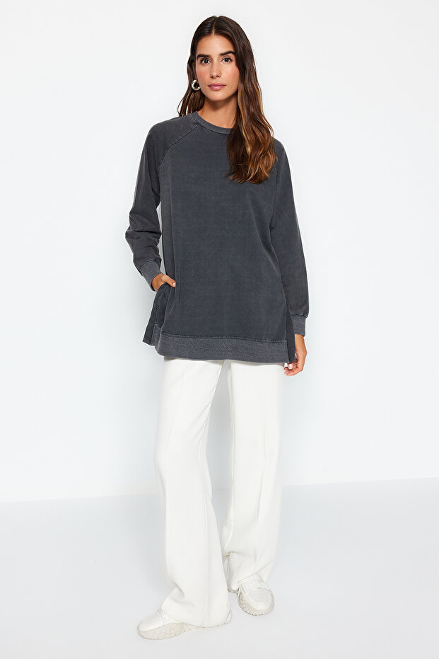 Antrasit Yıkamalı Yanı Yırtmaç Detaylı Oversize Örme Sweatshirt TCTSS23TW00062 - 1