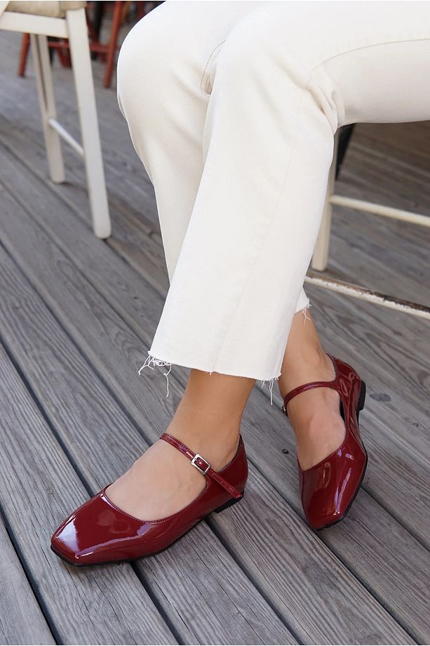 Vernis Bordo Rugan Toka Detaylı Kadın Babet - 1