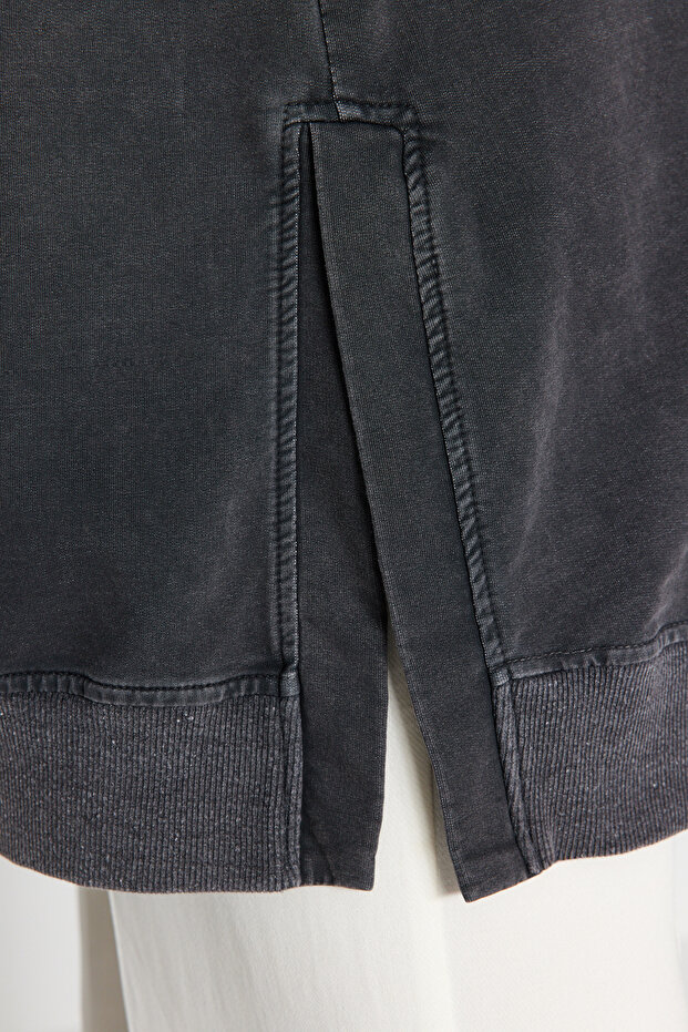 Antrasit Yıkamalı Yanı Yırtmaç Detaylı Oversize Örme Sweatshirt TCTSS23TW00062 - 5