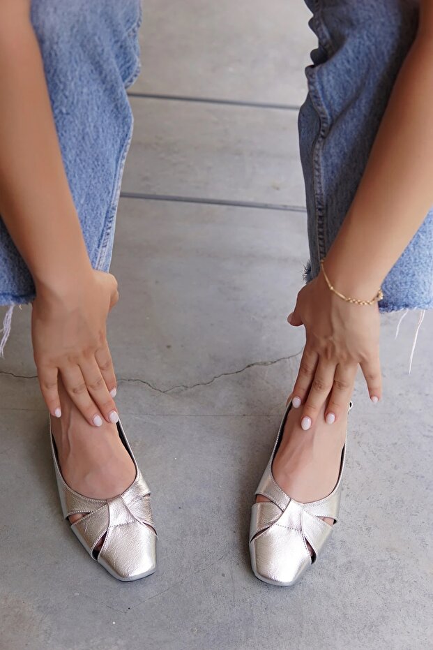Goldie Silver Plain Casual Women's Ballerinas