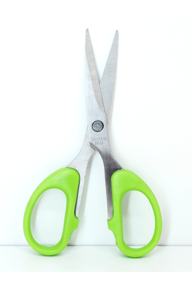 مقص حاد صغير باللون الأخضر - 3