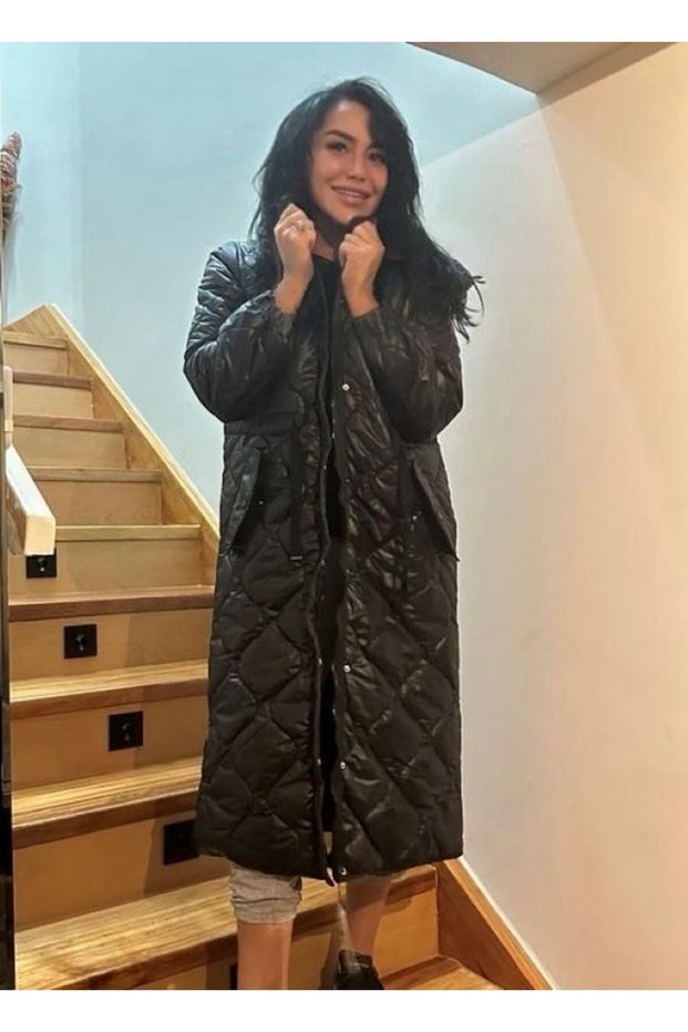 QUILTED COAT WITH LAND AND FRONT POCKETS, ZIPPER AND STRAP Closure, HOODED