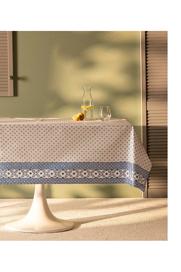 مفرش طاولة Madame Coco Agnes PVC - أبيض/أزرق - 140x200 سم