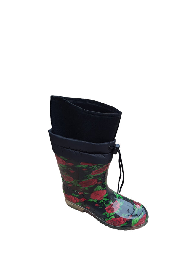 Patterned boots with socks - 2