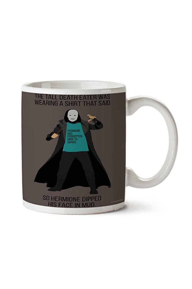 كوب مطبوع عليه نص هيرميون من death eater على الجانبين