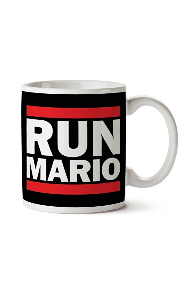 كوب مطبوع عليه شعار Run Mario RUN DMC على الجانبين
