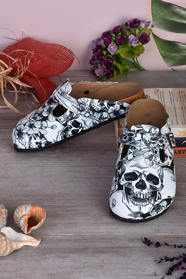 8012 شبشب سابو منقوش بجمجمة - 3