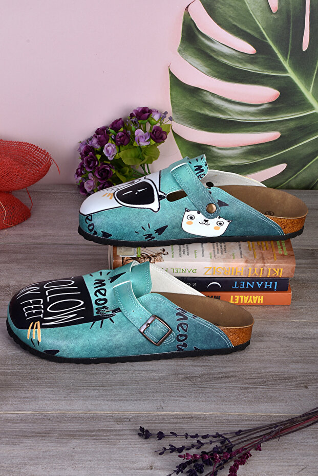 8013 Follow My Feet Written Sabo Slippers