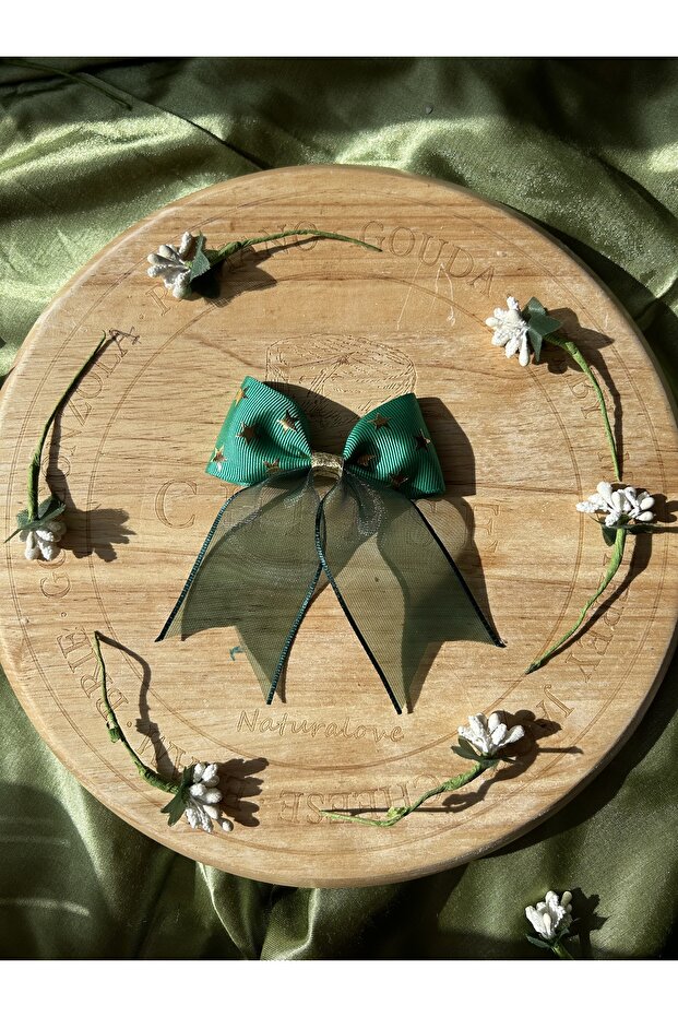 New Year's green star and chiffon ribbon buckle