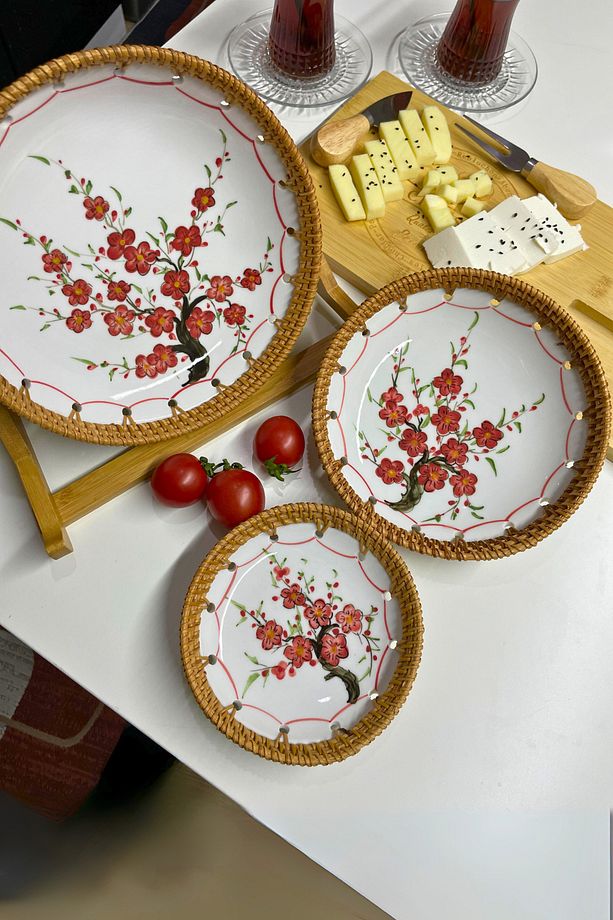 Dekoratif Tabak Seti (3lü Set) Sunum Tabağı Kırmızı Çiçekli Seramik Rattan İşlemeli Servis Tabağı - 5