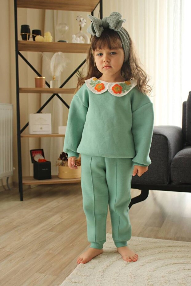 Girl's Green Knitted Collar Set of 2