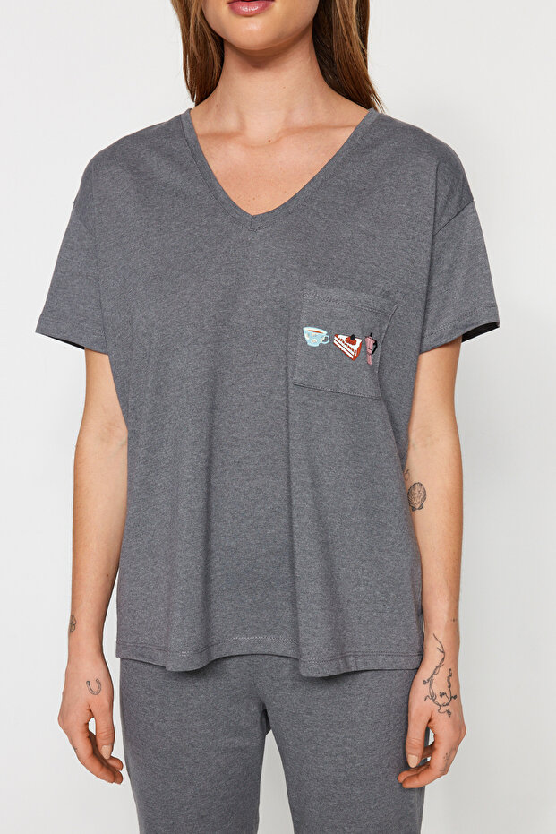 Szary bawełniany zestaw piżamowy z nadrukiem - T-shirt i spodnie Thmss23Pt00151 - 4