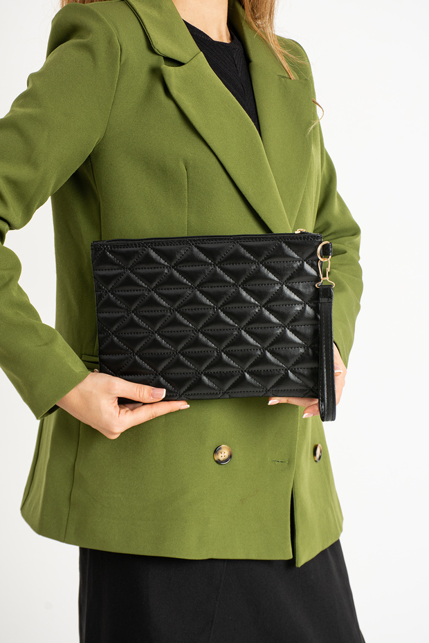 حقيبة كلاتش نسائية من نوت باللون الأسود بنمط مثلث