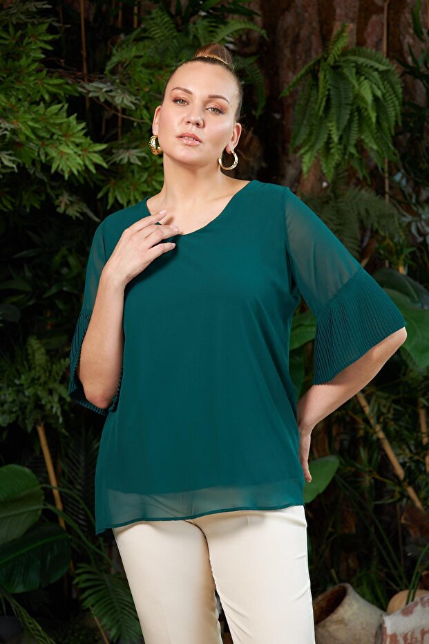 بلوزة زمردية بطيات مقاس كبير - 1