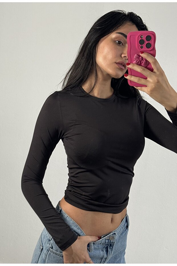 قميص أسود برقبة دائرية وأكمام طويلة وقصة ضيقة للجسم 26286