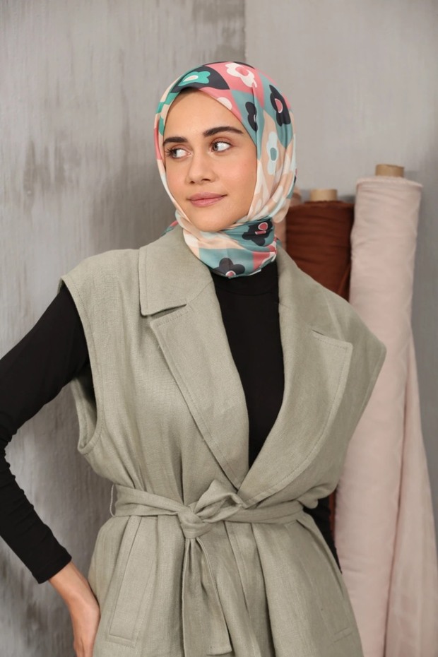 وشاح قطني ناعم منقوش بالزهور باللون الأخضر