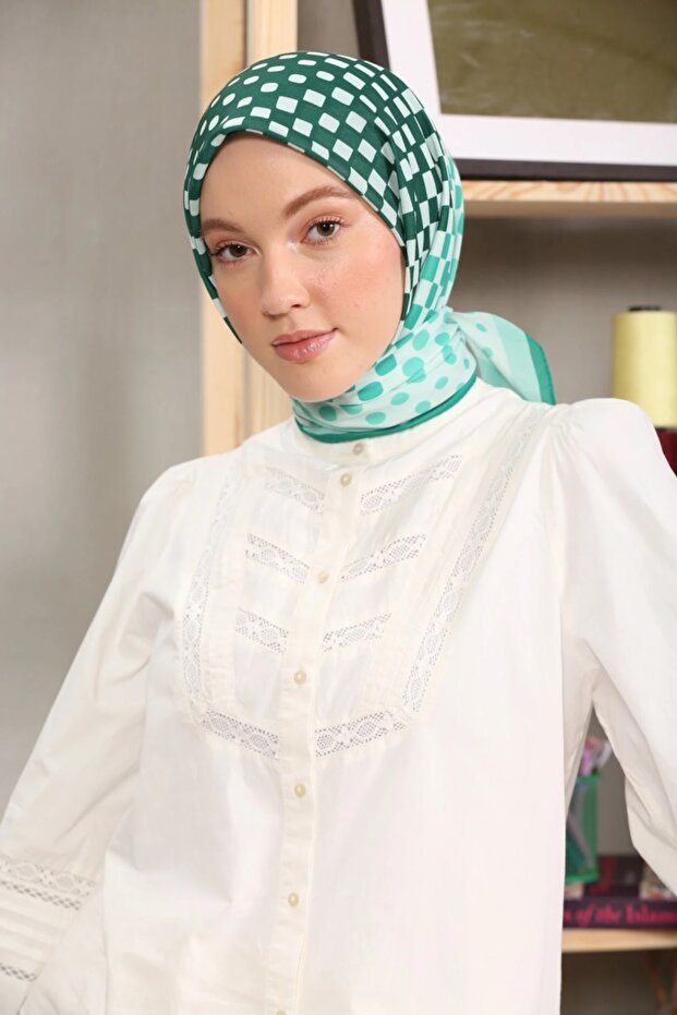 وشاح قطني ناعم منقوش باللون الأخضر