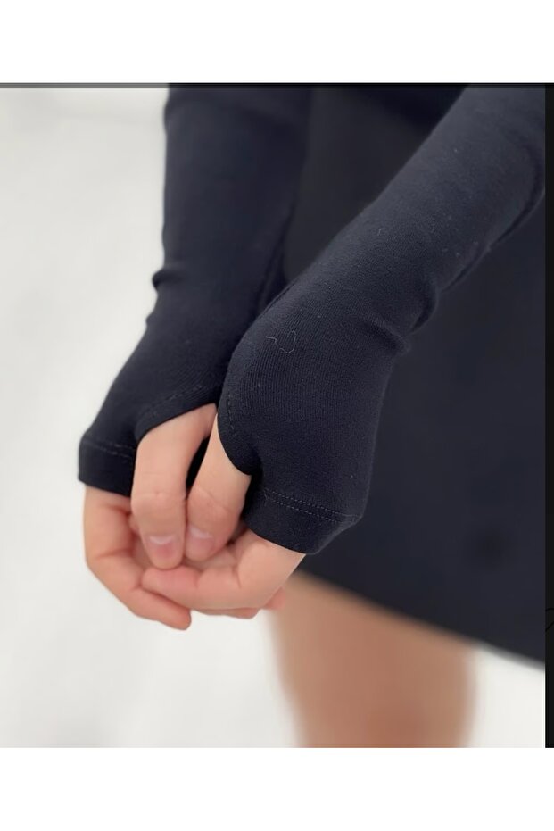 Siyah Parmak Geçirmeli Bluz - 2