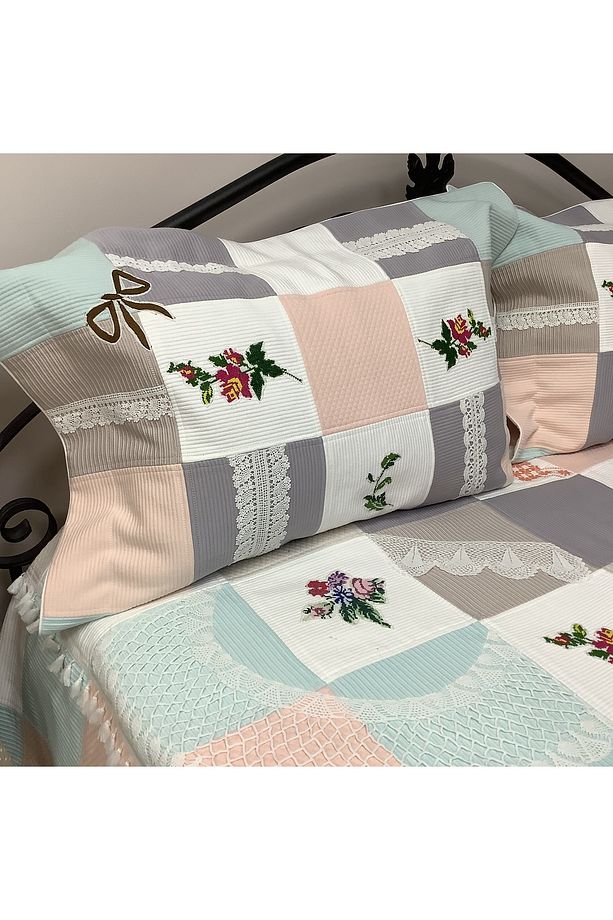 Patchwork Kaneviçe Ve Dantel Aplikeli Yatak Örtüsü -3 parça - 4
