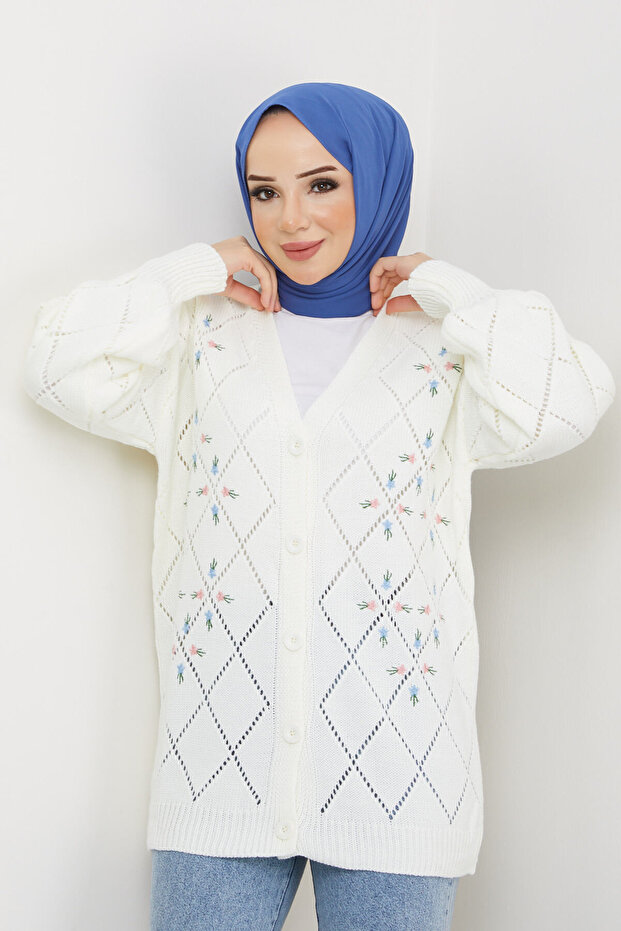 Women's Star Patterned Buttoned Knitwear Cardigan White