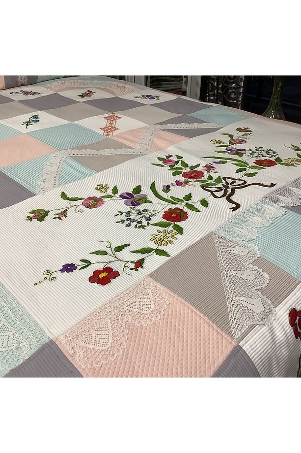 Patchwork Kaneviçe Ve Dantel Aplikeli Yatak Örtüsü -3 parça - 3