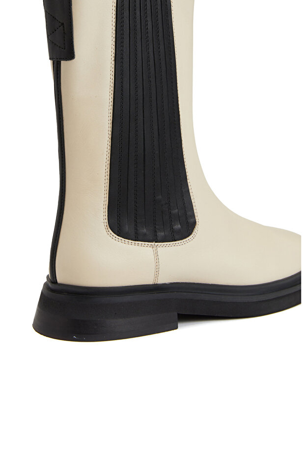 Kırık Beyaz Kadın Bot - 6