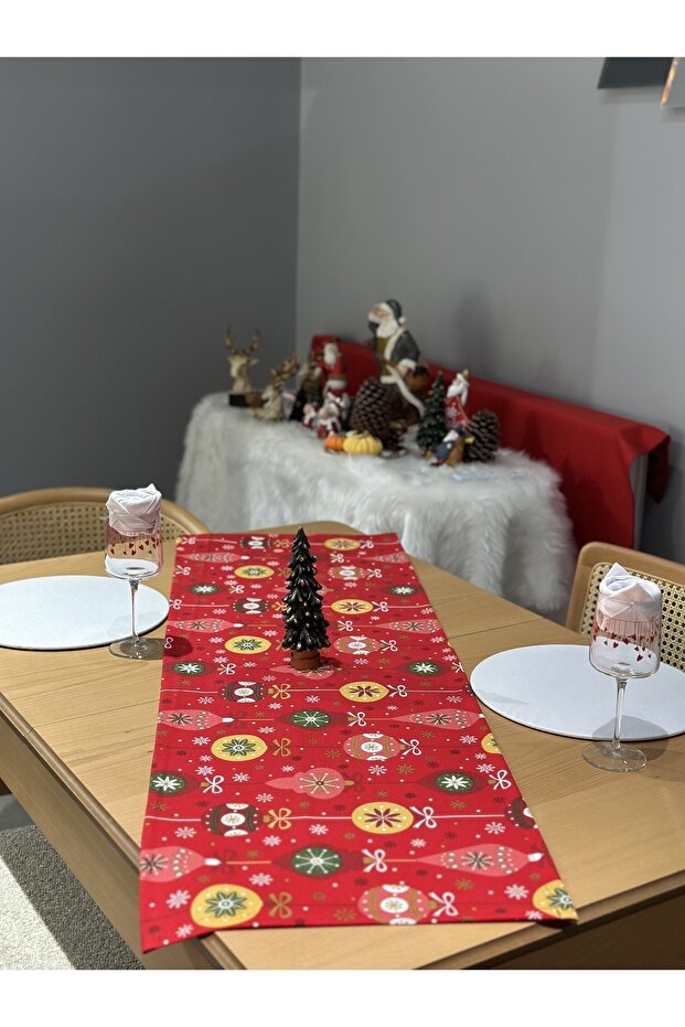 مفرش طاولة عيد الميلاد بنمط فيونكة حمراء - 4