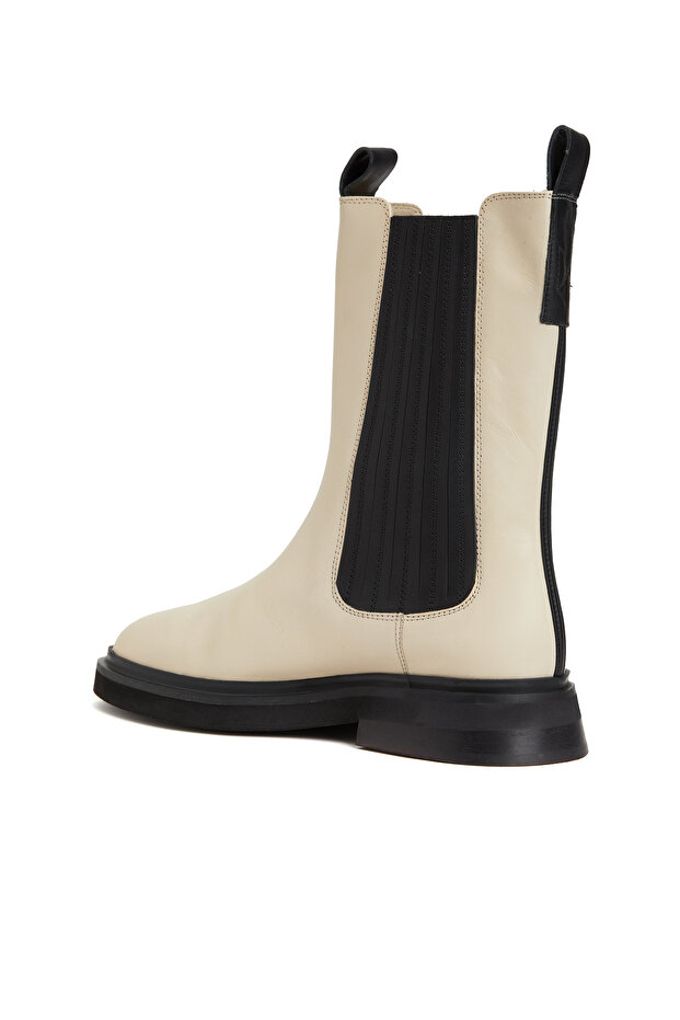 Kırık Beyaz Kadın Bot - 3