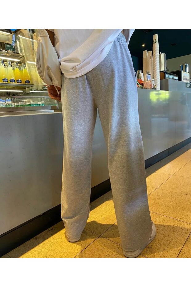 بنطال رياضي رمادي كبير الحجم - 3