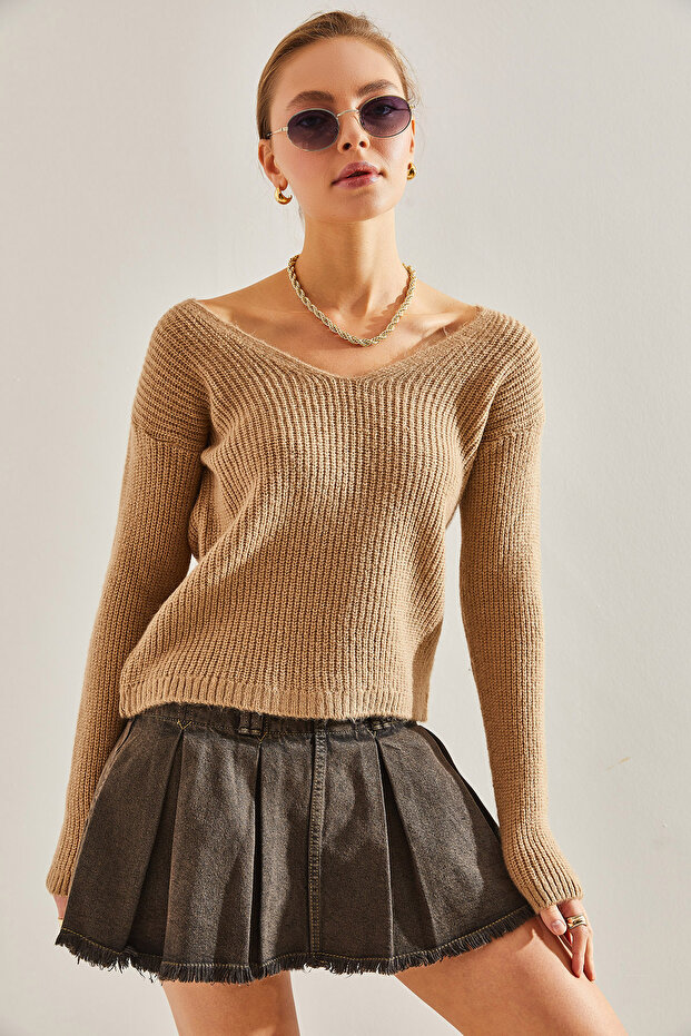 Women's Beige V-Neck Knitwear Sweater Stk106