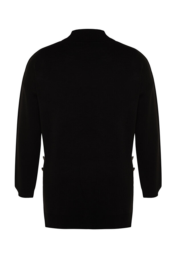 Czarny sweter z golfem i szczegółowymi guzikami TBBAW24AN00076 - 7